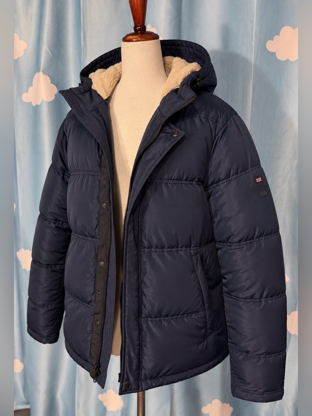 London Fog navy puffer men's winter jacket- faux fur inside hood. Recycled L